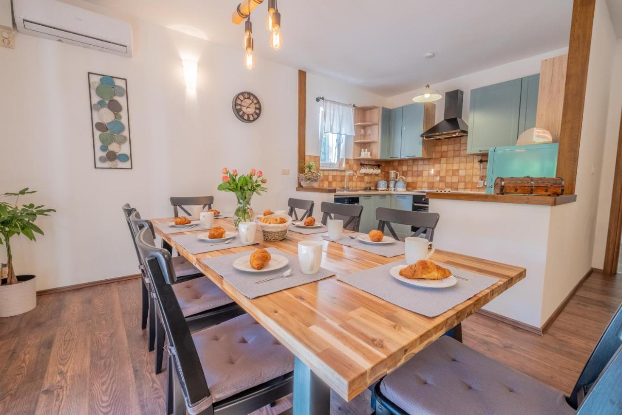 טריבאלי Amazing 4 Bedroom Villa With Swimming Pool And Wifi, Family Frendly מראה חיצוני תמונה