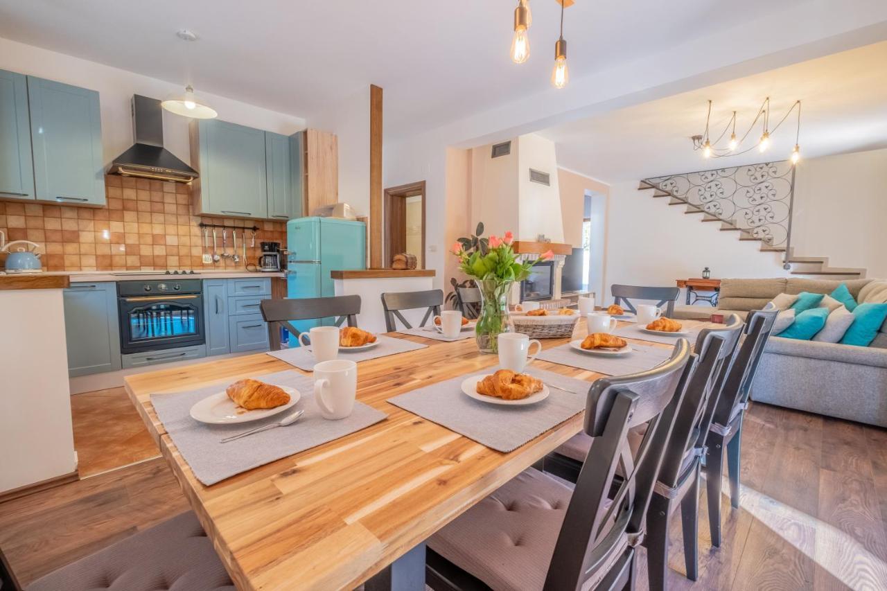 טריבאלי Amazing 4 Bedroom Villa With Swimming Pool And Wifi, Family Frendly מראה חיצוני תמונה