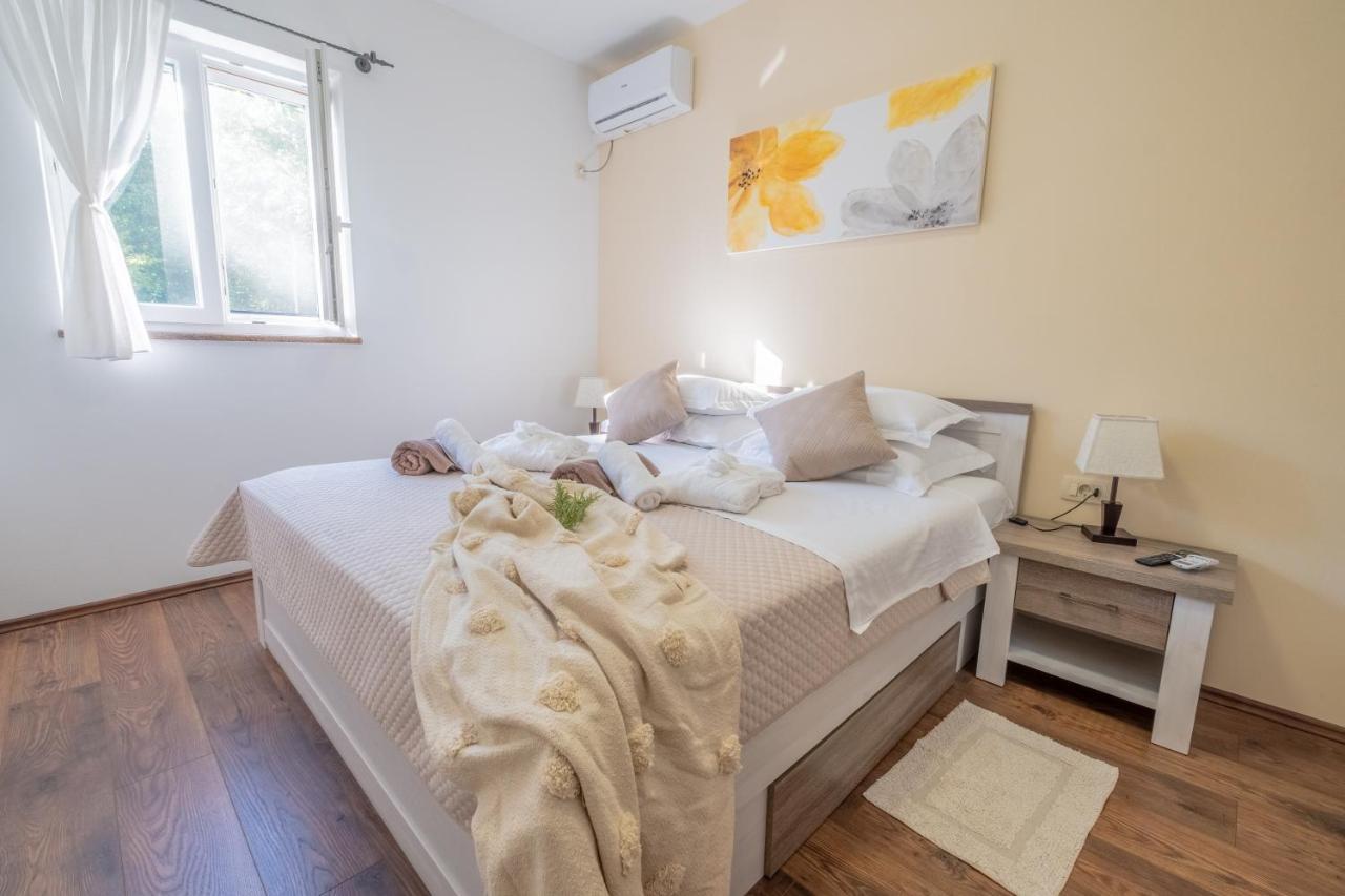 טריבאלי Amazing 4 Bedroom Villa With Swimming Pool And Wifi, Family Frendly מראה חיצוני תמונה