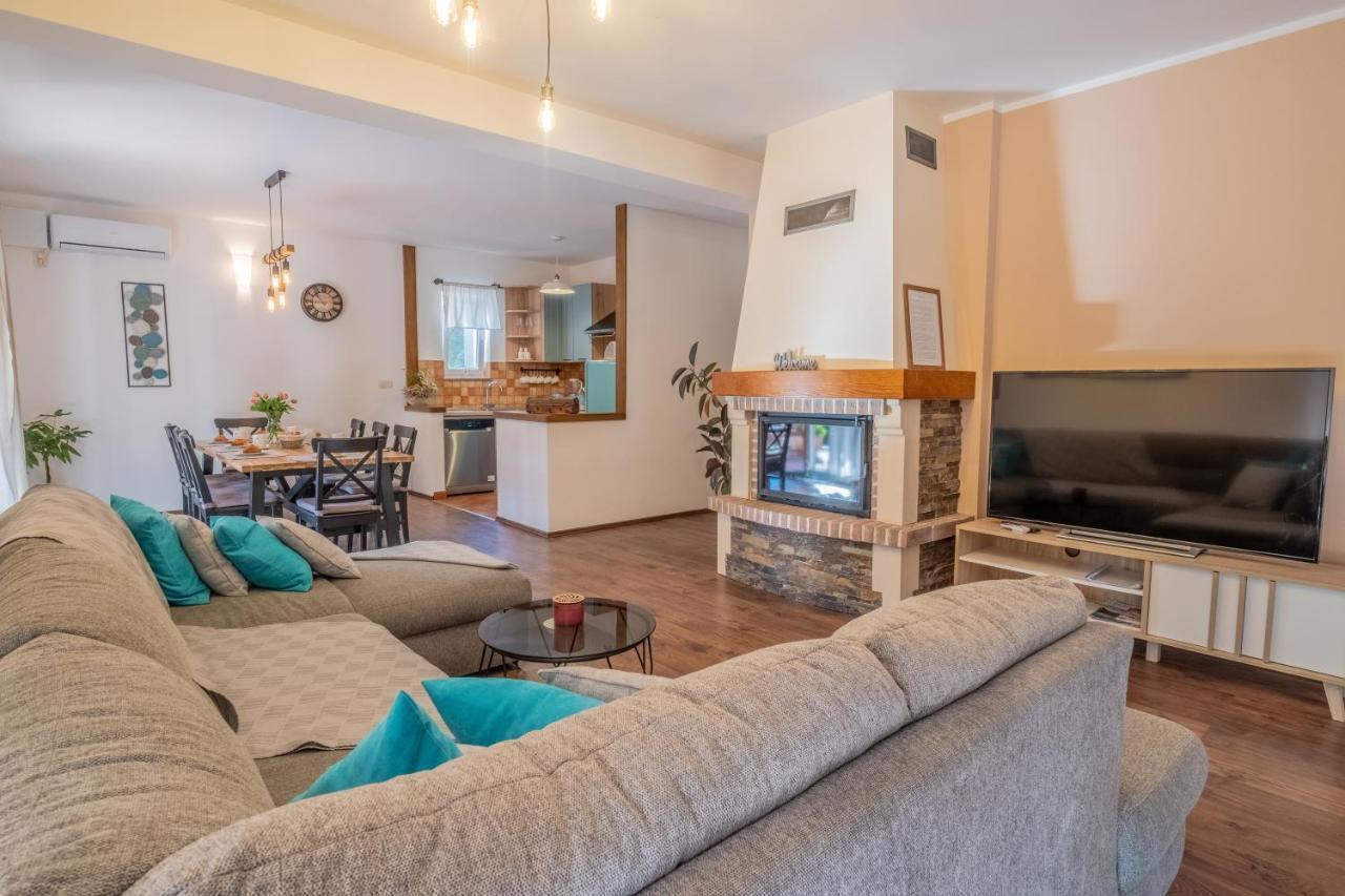 טריבאלי Amazing 4 Bedroom Villa With Swimming Pool And Wifi, Family Frendly מראה חיצוני תמונה